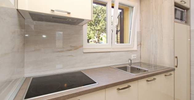 Šarmantan apartman Sunshine br.4 – s balkonom, 300 m od plaže