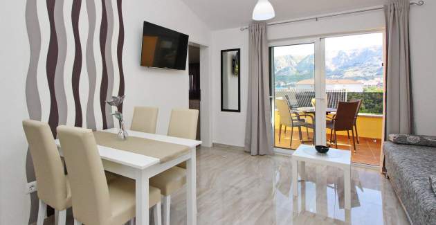 Charming Apartment Sunshine No.5 - with Balcony, 300 m from the Beach