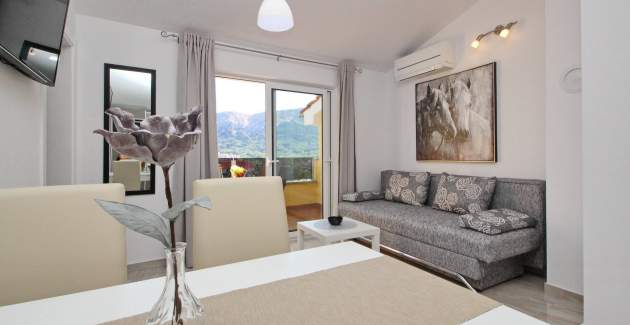 Charming Apartment Sunshine No.5 - with Balcony, 300 m from the Beach