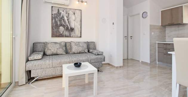 Charming Apartment Sunshine No.5 - with Balcony, 300 m from the Beach