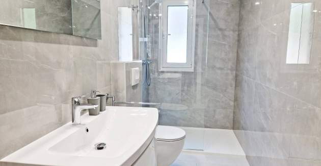 Affascinante Appartamento Sunshine BS – con Balcone, a 300 m dalla Spiaggia