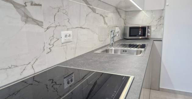 Affascinante Appartamento Sunshine BS – con Balcone, a 300 m dalla Spiaggia