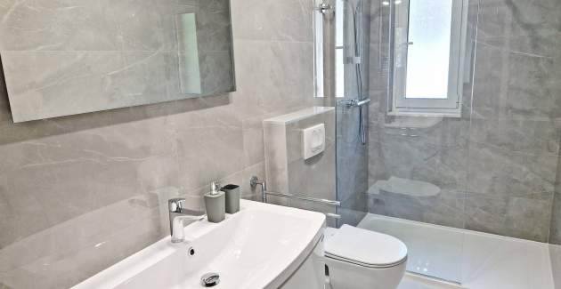 Affascinante Appartamento Sunshine BS – con Balcone, a 300 m dalla Spiaggia