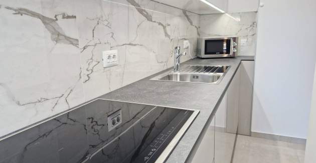 Affascinante Appartamento Sunshine BS – con Balcone, a 300 m dalla Spiaggia