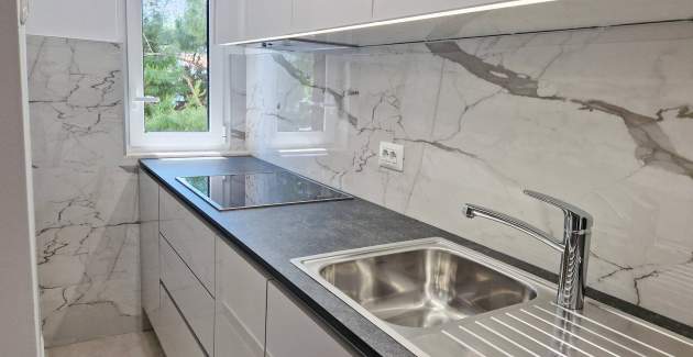 Affascinante Appartamento Sunshine BS – con Balcone, a 300 m dalla Spiaggia