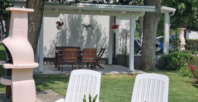 Apartmentanlage Villas Corinthia 2 – Toplage, 100 m vom Strand entfernt, umgeben von Grün