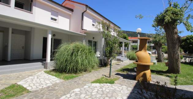 Apartment complex Villas Corinthia 4 - Top Location, 100m from the Beach, surrounded by Greenery