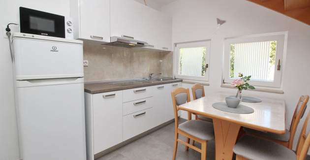 Apartmentanlage Villas Corinthia 5 – Toplage, 100 m vom Strand entfernt, umgeben von Grün