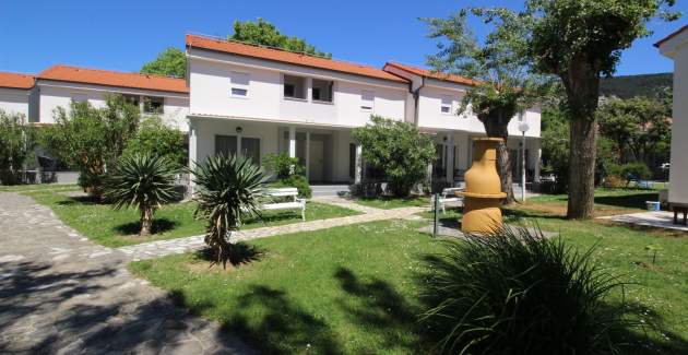 Apartment complex Villas Corinthia 6 - Top Location, 100m from the Beach, surrounded by Greenery