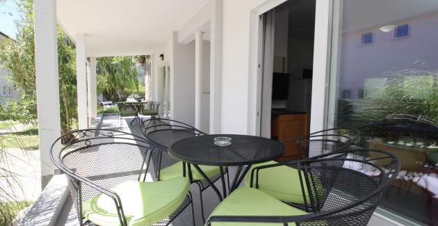 Apartment complex Villas Corinthia 7 - Top Location, 100m from the Beach, surrounded by Greenery