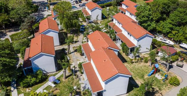 Apartment complex Villas Corinthia 8 - Top Location, 100m from the Beach, surrounded by Greenery