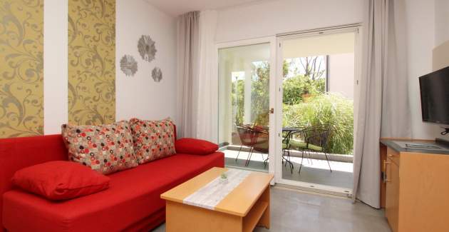 Apartment complex Villas Corinthia 9 - Top Location, 100m from the Beach, surrounded by Greenery