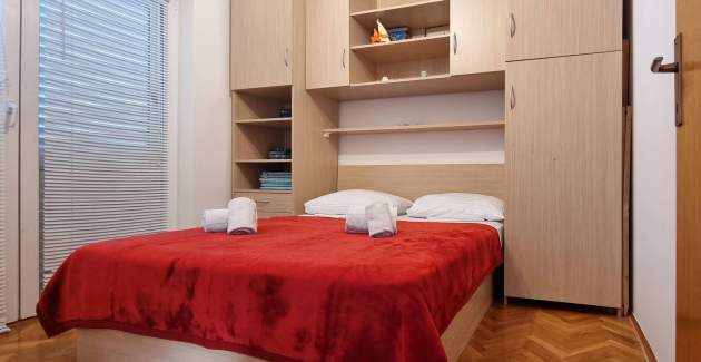 Apartment Vlahinja - with Balcony, 100m from the Beach