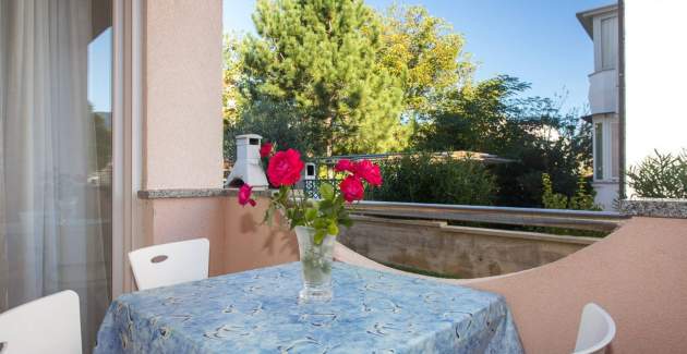 Apartment Mrakovcic No.1 - with Terrace, 350 m from the Beach