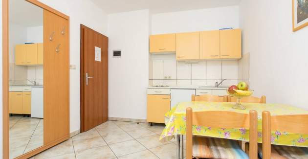 Apartment Mrakovcic No.2 - with Terrace, 350 m from the Beach