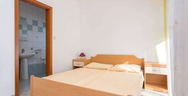 Apartment Mrakovcic No.2 - with Terrace, 350 m from the Beach