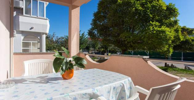 Apartment Mrakovcic No.2 - with Terrace, 350 m from the Beach