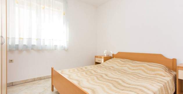 Apartman Zic br. 3 - s terasom, 350 m od plaže