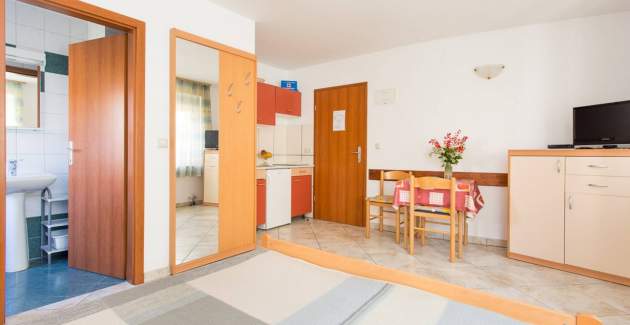 Studio Zic No.1 - without Balcony, 350 m from the Beach