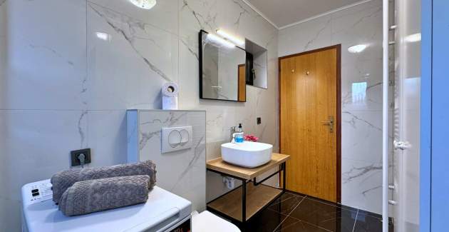 Apartment Katarina 2 – Sea View, Pet-Friendly