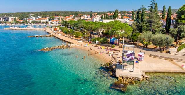 Apartments Pavle 3 - Attic, Sea View