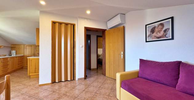 Apartments Pavle 3 - Attic, Sea View