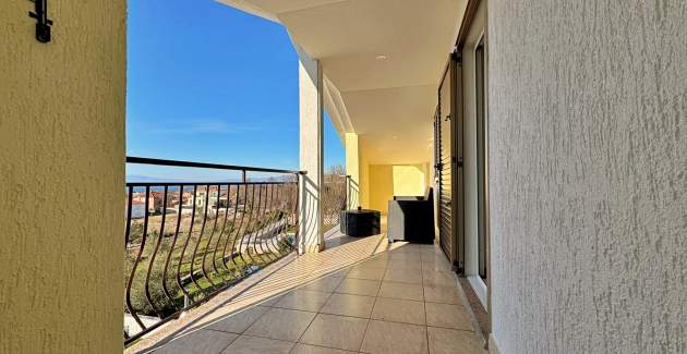 Apartments Pavle 3 - Attic, Sea View