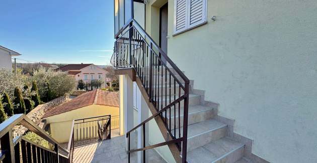 Apartments Pavle 3 - Attic, Sea View