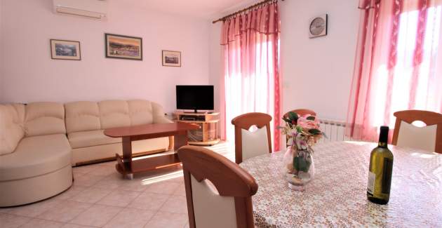 Apartment Lucijana No.1 - with Balcony, 150 m from the Beach