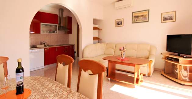 Apartment Lucijana No.1 - with Balcony, 150 m from the Beach