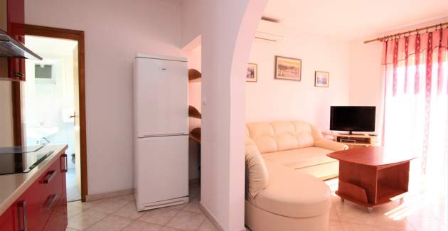 Apartment Lucijana No.1 - with Balcony, 150 m from the Beach