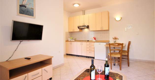 Apartment Lucijana No.3 - with Balcony, 150 m from the Beach