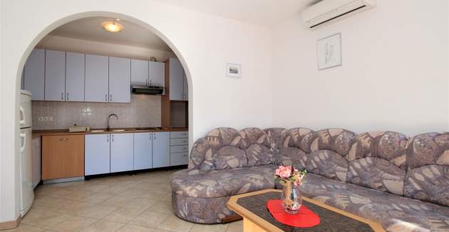 Apartment Lucijana No.4 - with Balcony, 150 m from the Beach