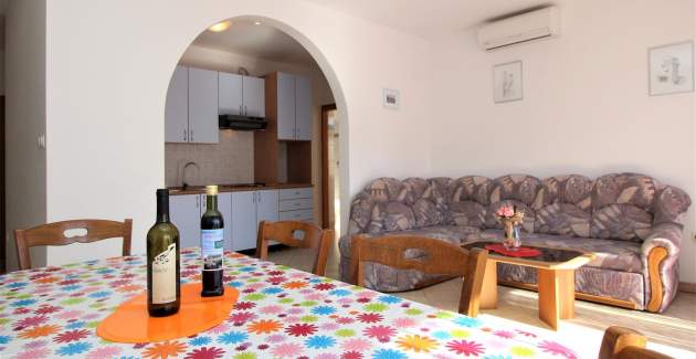 Apartment Lucijana No.4 - with Balcony, 150 m from the Beach