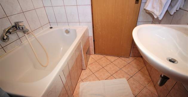 Apartment Lucijana No.8 - with Balcony, 150 m from the Beach