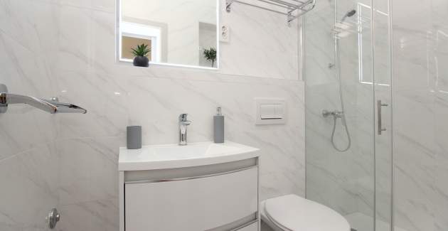 Apartman Petrica br. 2 - s balkonom, smješten u mirnom selu Jurandvor u blizini Baške