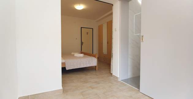 Apartman Petrica br. 2 - s balkonom, smješten u mirnom selu Jurandvor u blizini Baške