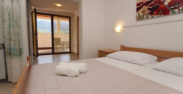 Apartman Petrica br. 2 - s balkonom, smješten u mirnom selu Jurandvor u blizini Baške