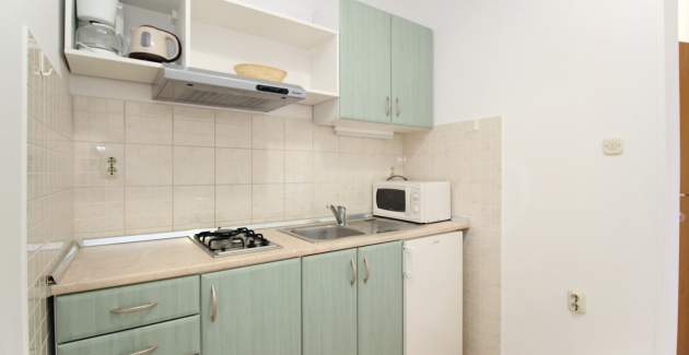 Apartman Petrica br. 2 - s balkonom, smješten u mirnom selu Jurandvor u blizini Baške