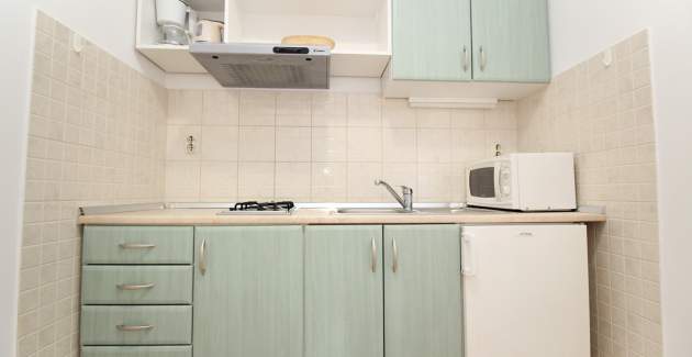 Apartman Petrica br. 2 - s balkonom, smješten u mirnom selu Jurandvor u blizini Baške