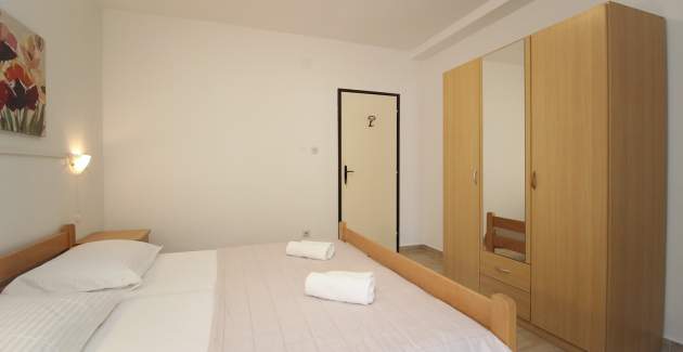 Apartman Petrica br. 2 - s balkonom, smješten u mirnom selu Jurandvor u blizini Baške