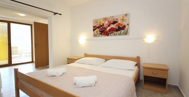 Apartman Petrica br. 2 - s balkonom, smješten u mirnom selu Jurandvor u blizini Baške