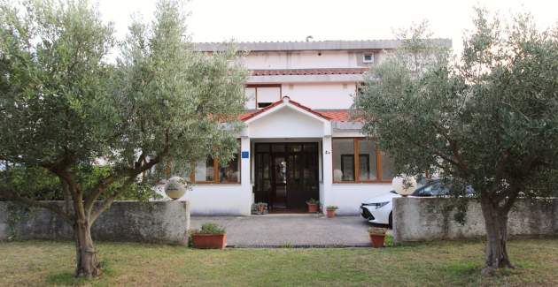 Apartman Petrica br. 2 - s balkonom, smješten u mirnom selu Jurandvor u blizini Baške