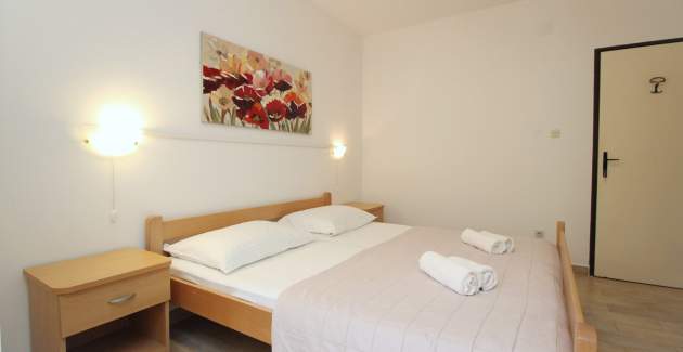 Apartman Petrica br. 2 - s balkonom, smješten u mirnom selu Jurandvor u blizini Baške