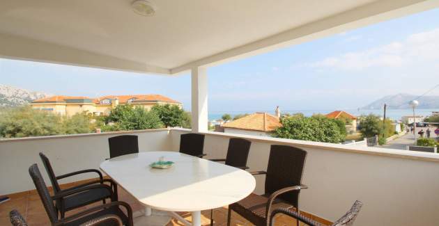 Apartment Pintar Beach - with Sea View, near the Beach