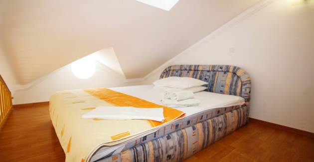 Apartment Pintar Beach - with Sea View, near the Beach