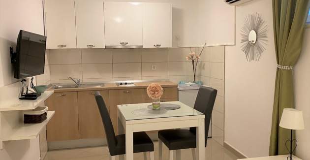 Monolocale Gorica 2 n. 13 – con piscina, livello interrato