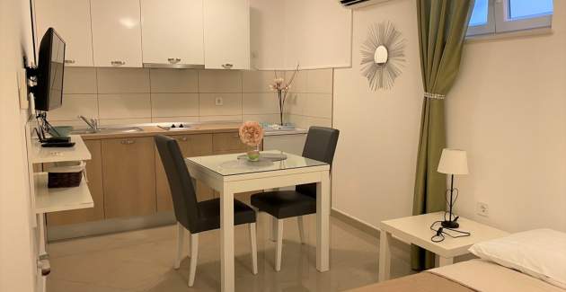 Monolocale Gorica 2 n. 13 – con piscina, livello interrato