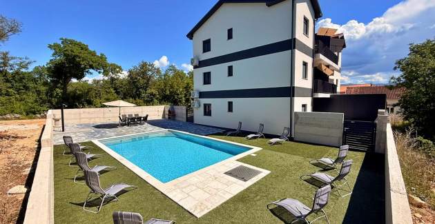 Apartment Lavanda Verde 2 — mit Pool