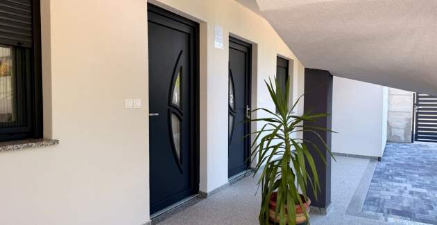 Apartment Lavanda Verde 2 — mit Pool